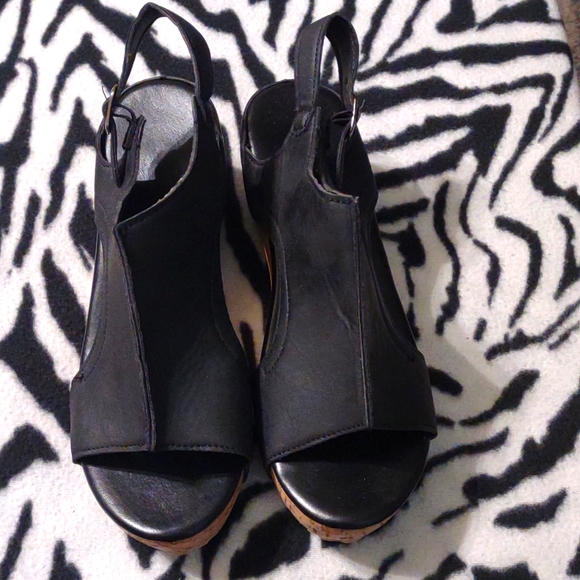 Ladies Sandals - Picture 2 of 3